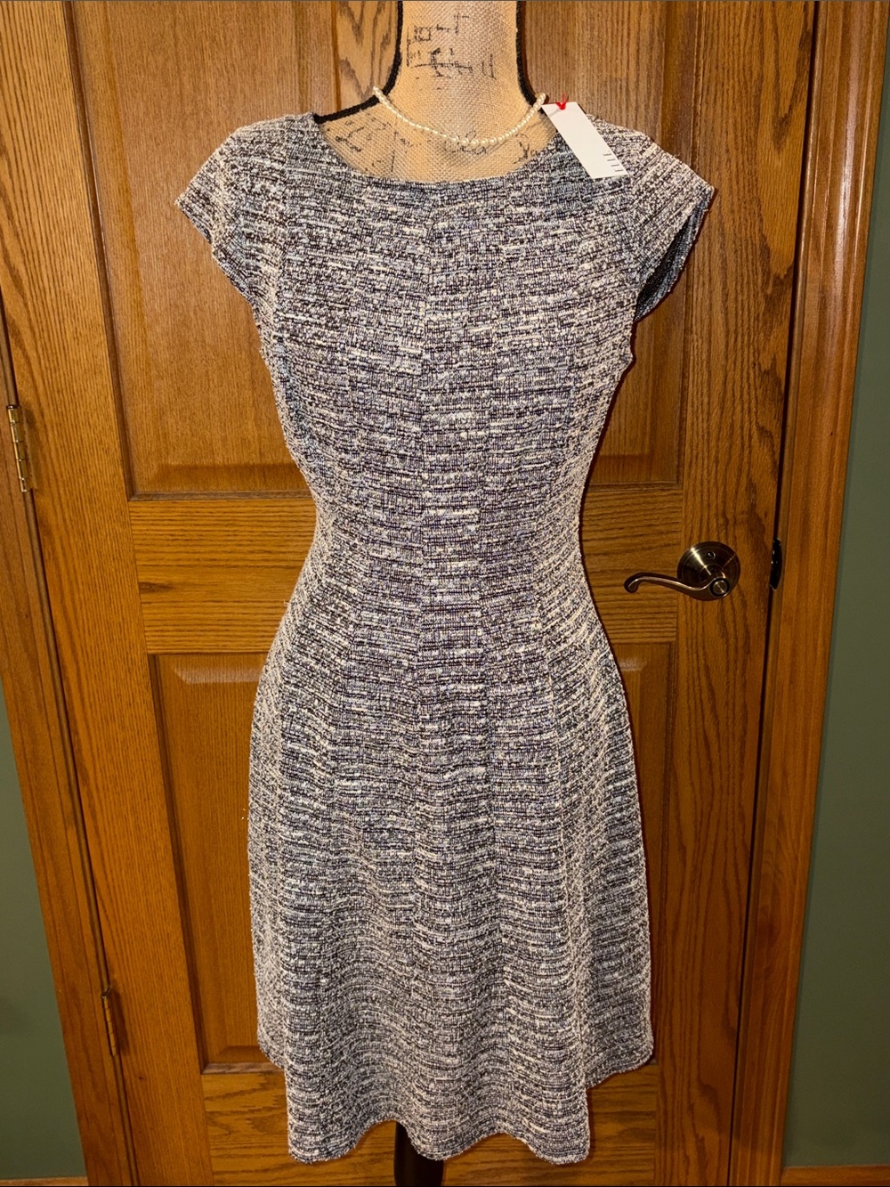 NWT Elle sz MEDIUM white/black Knit Fit-and-Flare Midi Dress in black/White SEXY
